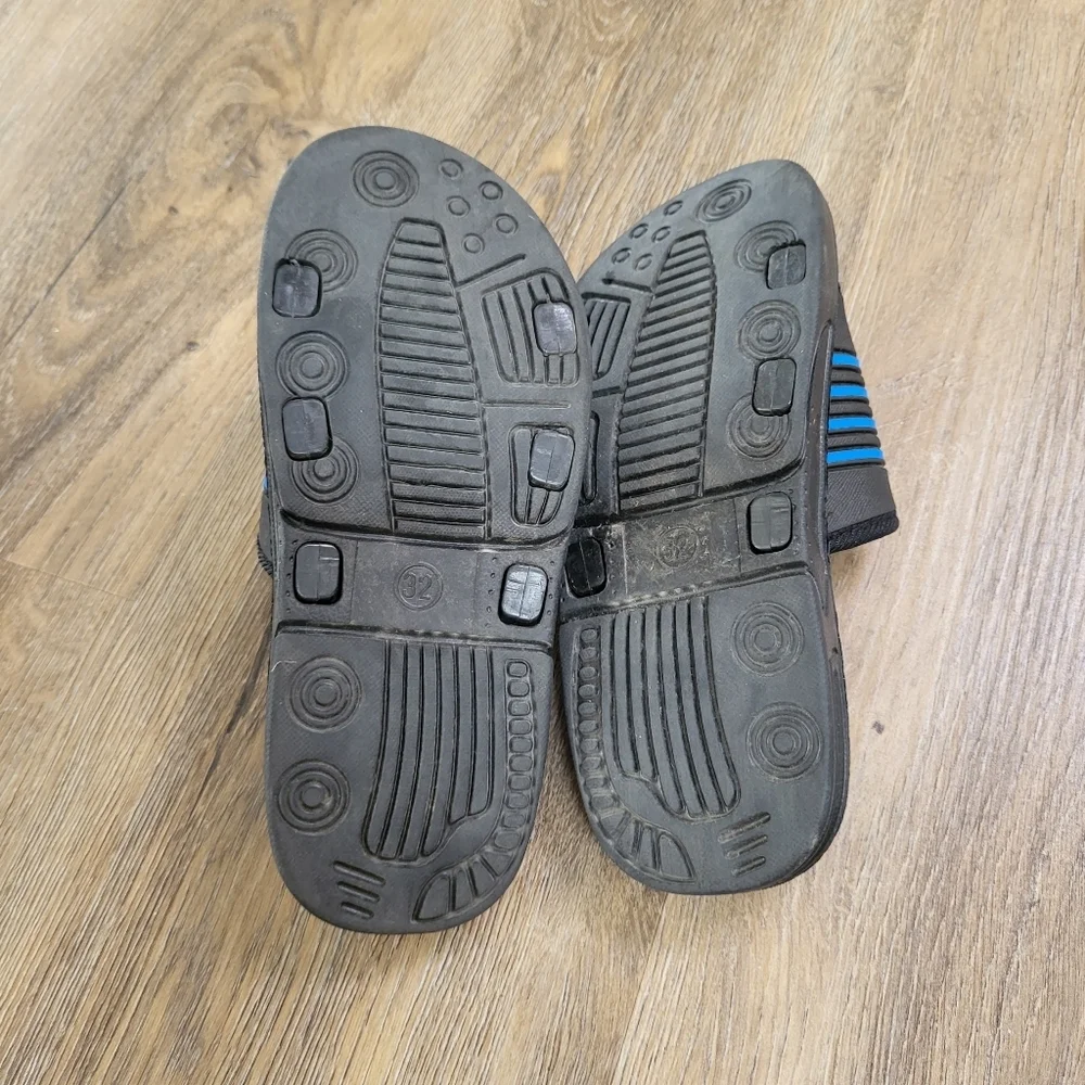 Capelli new york boy slip on sandals size 13 US adjustable black blue flip flops